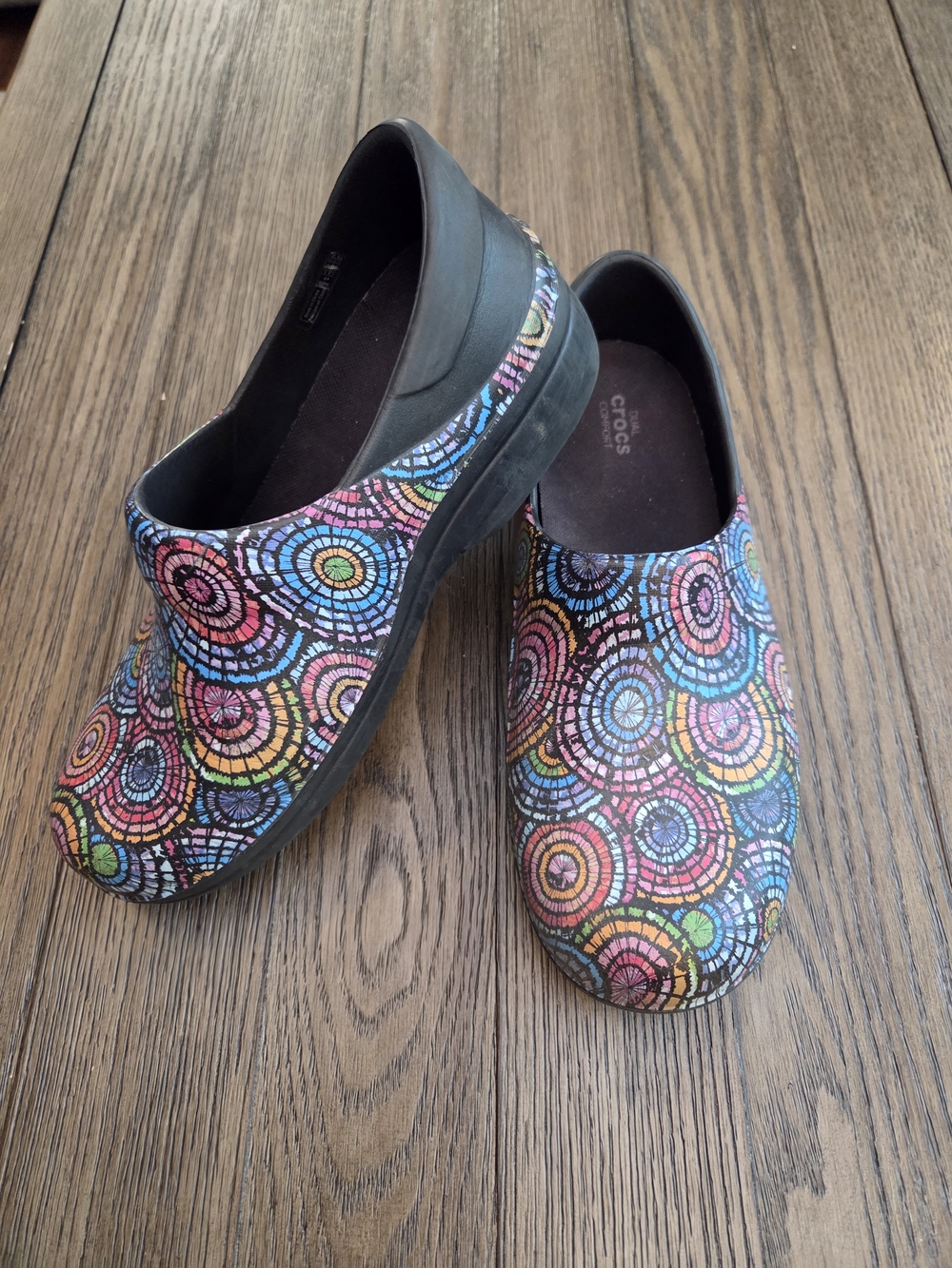 Crocs Neria Pro II Graphic Work Clogs – Black Multi Kaleidoscope Swirl | US 10
